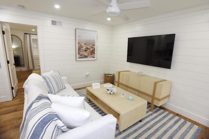 Tradewinds Cottage Completely Renovated Easy Beach & Pool Access - image 24