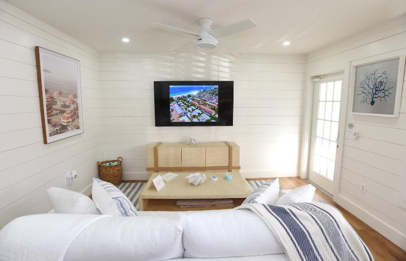 Tradewinds Cottage Completely Renovated Easy Beach & Pool Access - image 32