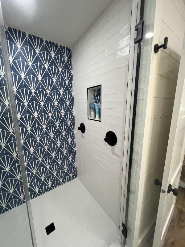 Tradewinds Cottage Completely Renovated Easy Beach & Pool Access - image 10