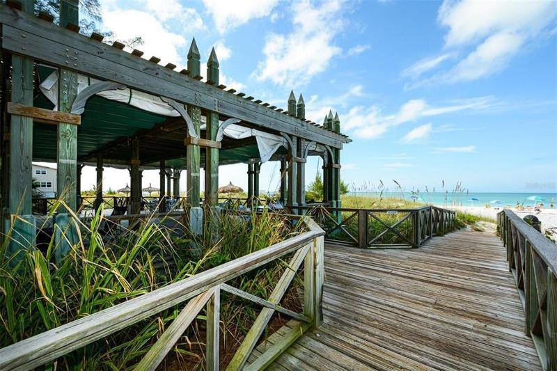 Tradewinds Cottage Completely Renovated Easy Beach & Pool Access - image 15