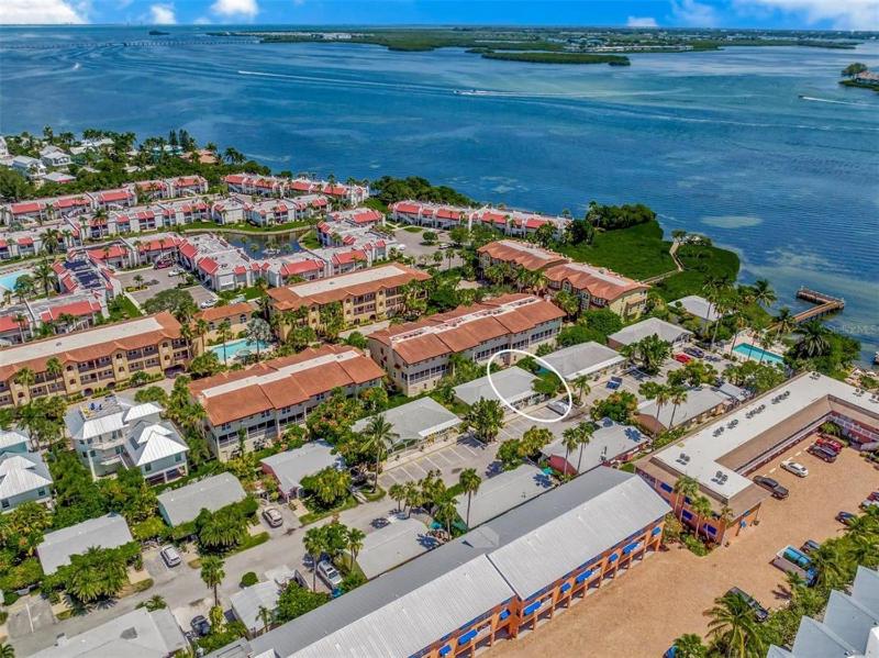 Tradewinds Cottage Completely Renovated Easy Beach & Pool Access - image 41