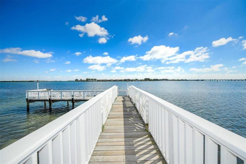 Tradewinds Cottage Completely Renovated Easy Beach & Pool Access - image 16