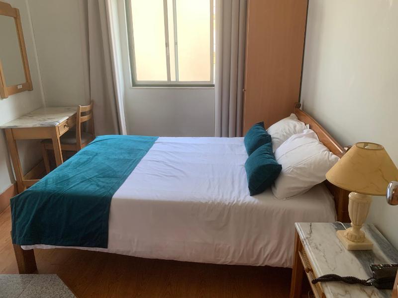 Double Room with Shared Bathroom and Private Shower image 2