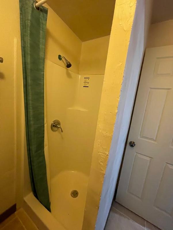 Standard Queen Room image 4