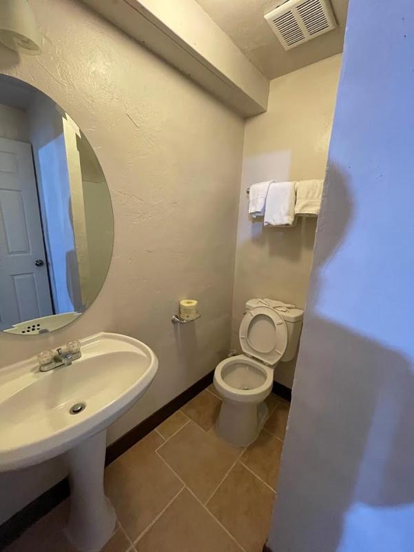 Standard Queen Room image 3