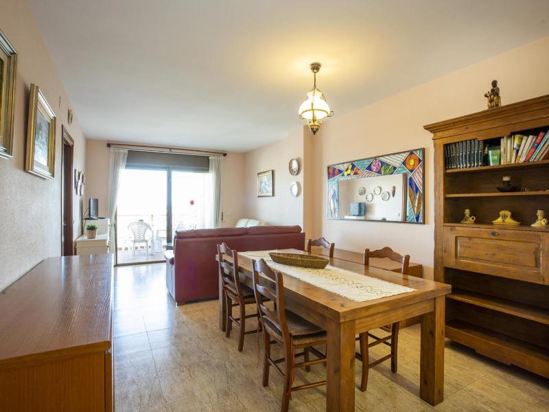 Apartamento en Empuriabrava: Frente al Mar Piscinas Parking y Vistas a la Bahía - HISP-288-39 - image 9