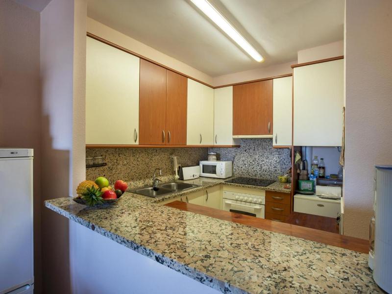 Apartamento en Empuriabrava: Frente al Mar Piscinas Parking y Vistas a la Bahía - HISP-288-39 - image 10