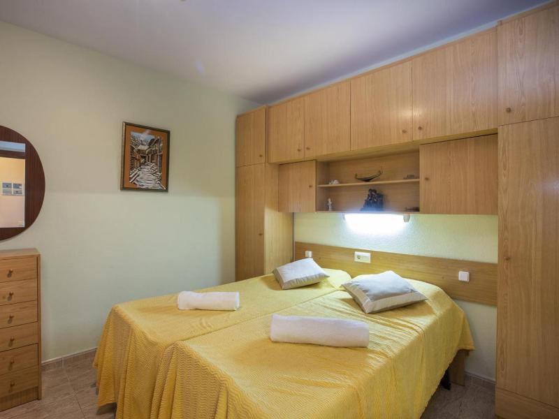 Apartamento en Empuriabrava: Frente al Mar Piscinas Parking y Vistas a la Bahía - HISP-288-39 - image 22