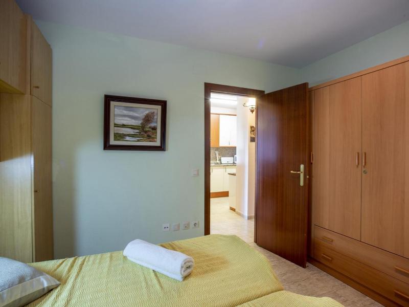 Apartamento en Empuriabrava: Frente al Mar Piscinas Parking y Vistas a la Bahía - HISP-288-39 - image 3