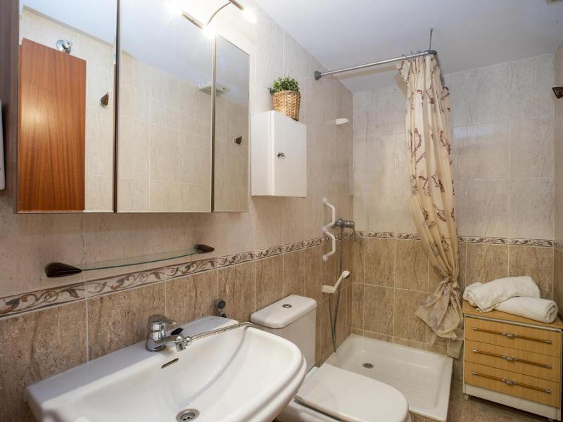 Apartamento en Empuriabrava: Frente al Mar Piscinas Parking y Vistas a la Bahía - HISP-288-39 - image 15