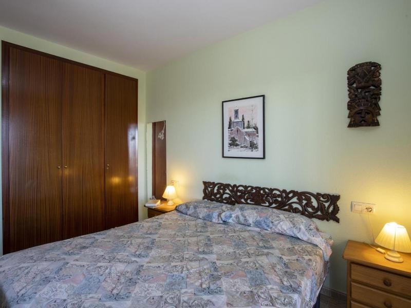 Apartamento en Empuriabrava: Frente al Mar Piscinas Parking y Vistas a la Bahía - HISP-288-39 - image 7