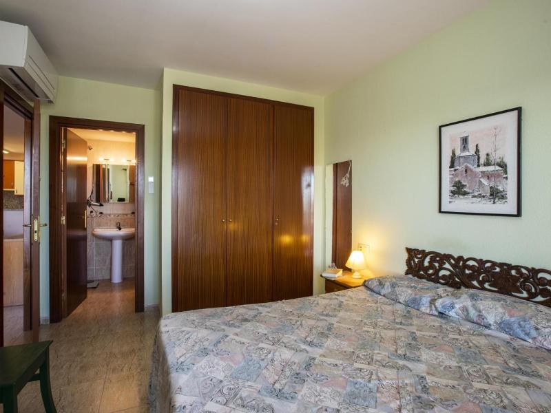Apartamento en Empuriabrava: Frente al Mar Piscinas Parking y Vistas a la Bahía - HISP-288-39 - image 4
