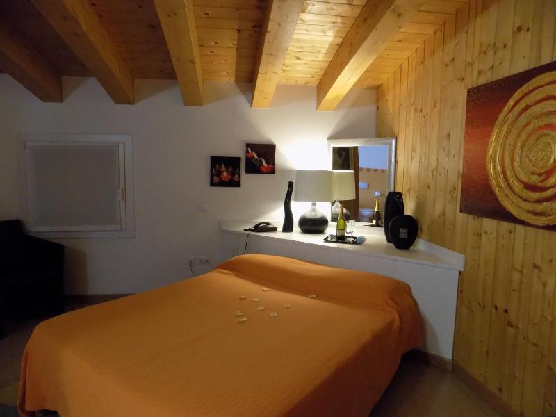 Large Double Room image 3