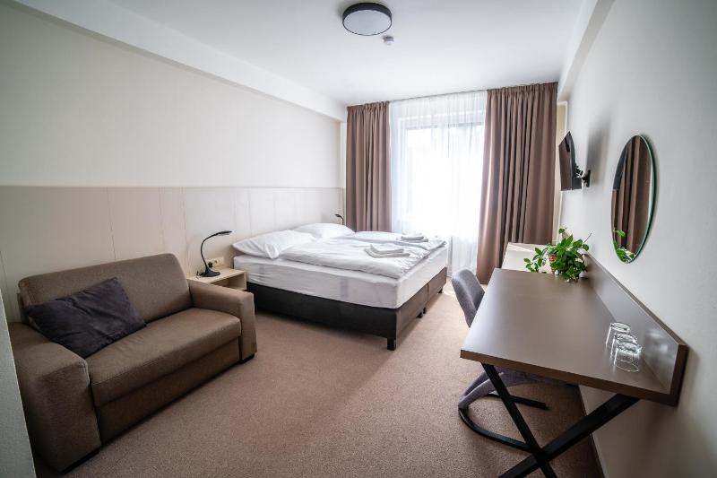 Deluxe Double or Twin Room image 1