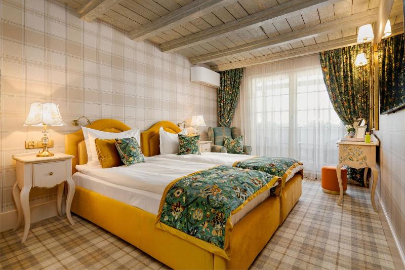 Twin Room with Balcony image 1