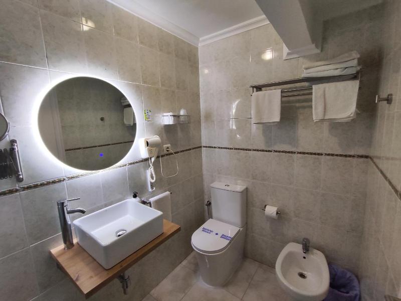 Quadruple Room image 2