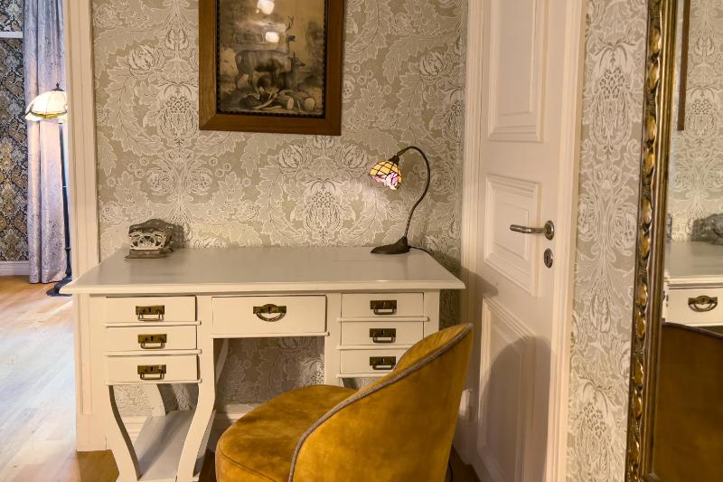 Standard Queen Room image 3