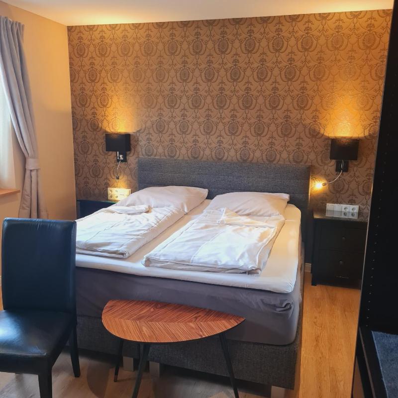 Standard Double Room image 3