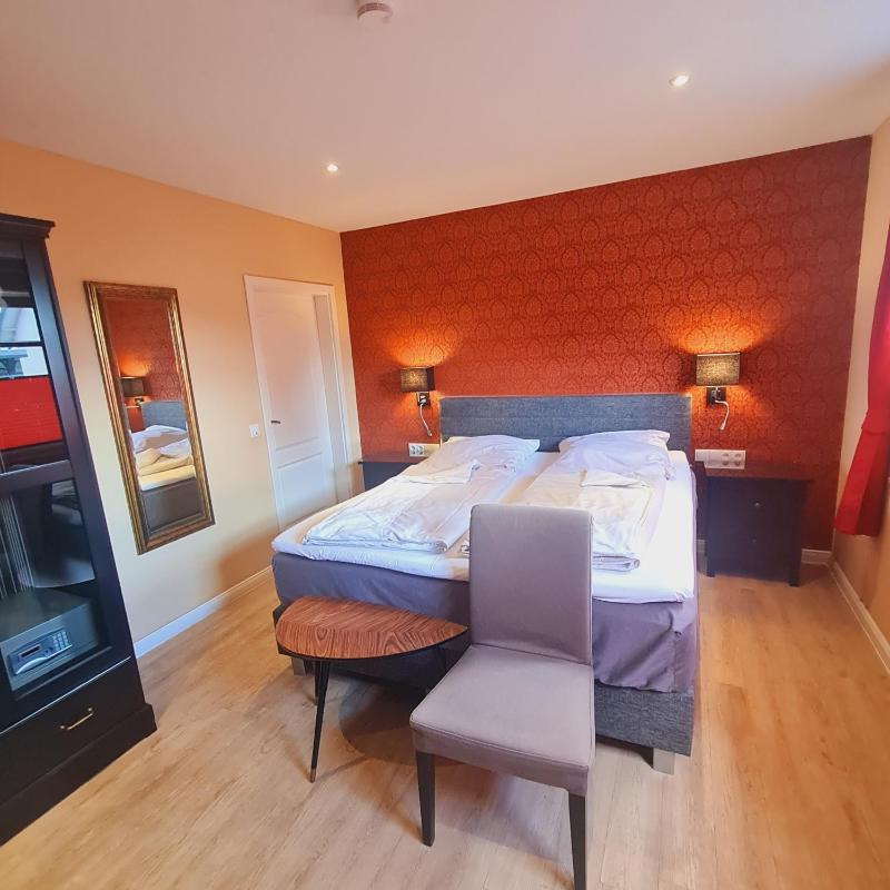 Standard Double Room image 2