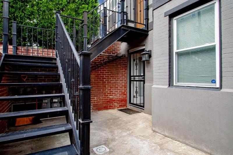 2BR - Near Corridor DC Streetcar Union Station - image 5