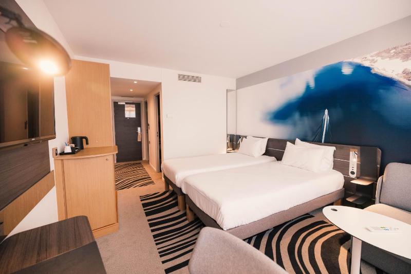 Classic Room -  Twin beds and One Sofa image 1