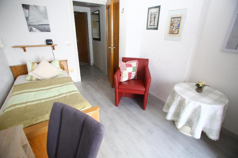 Standard Single Room image 2