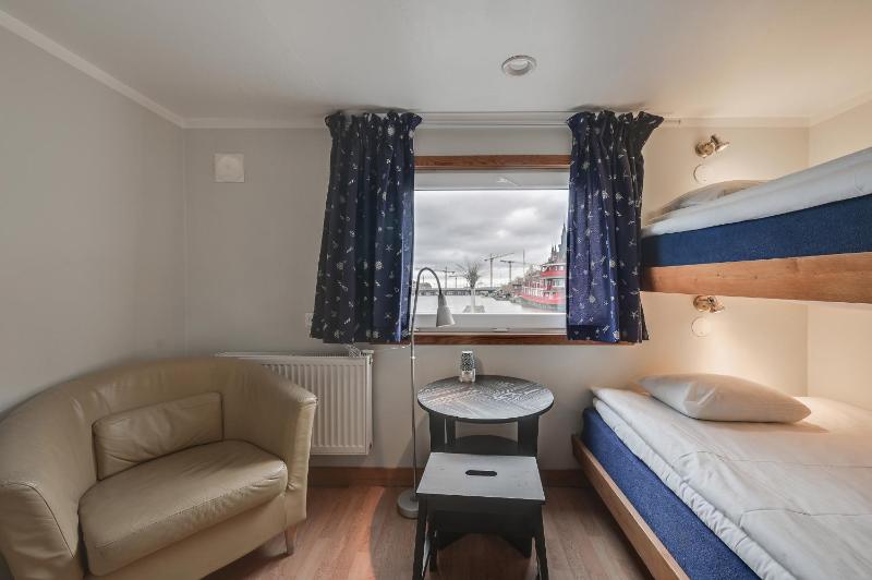 Economy Double Cabin with Shared Bathroom - Sea View image 3