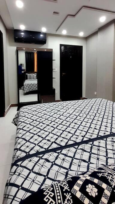 Bahria Town Lahore - NEXT INN Condo available at Best Price 402 - image 8