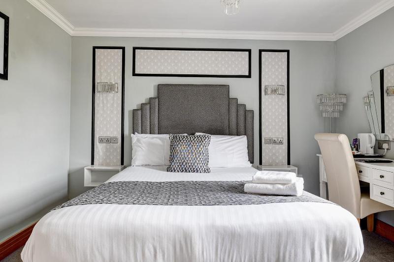 Deluxe Double Room image 1