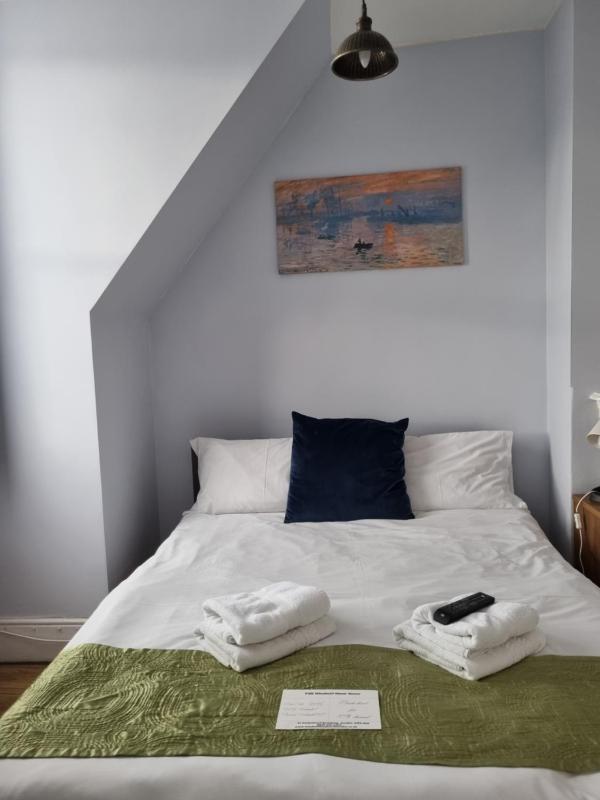 Standard  Double Room image 3