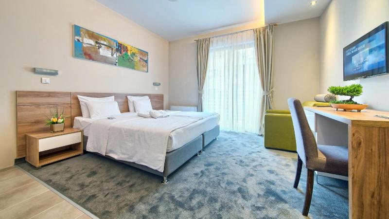 Studio with Balcony image 3