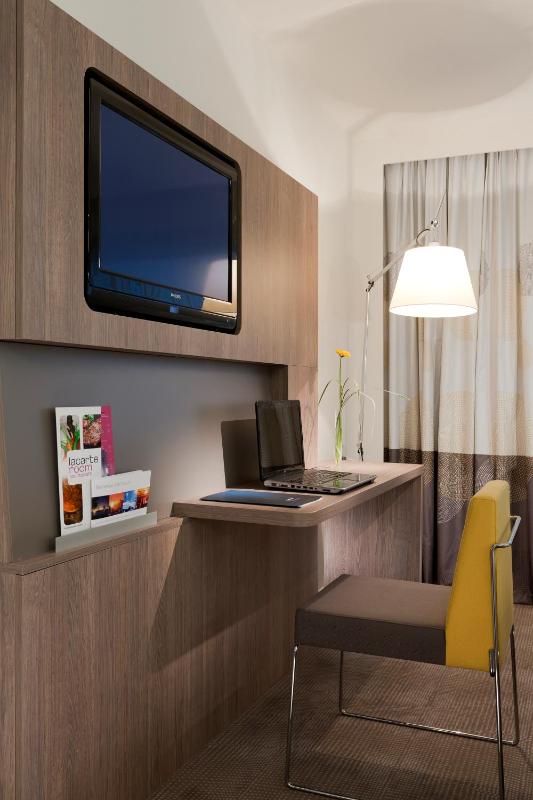 Superior Double Room with Sofa Bed and City View and  image 4