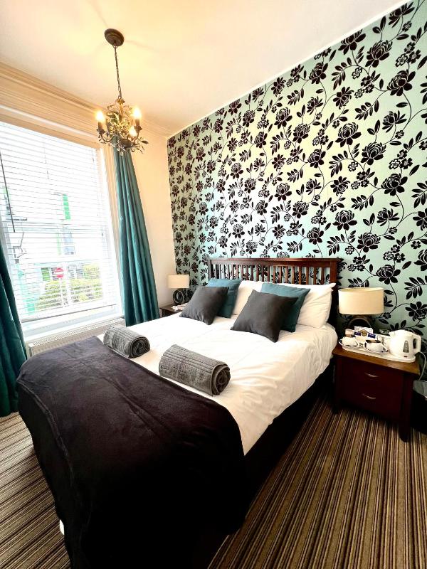 Double Room - Room 4 image 1