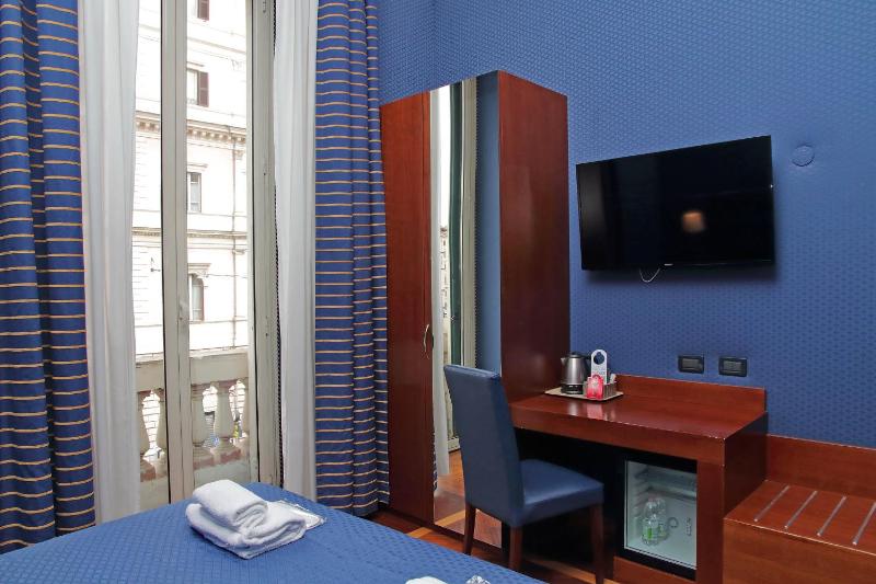 Double or Twin Room with City View image 3