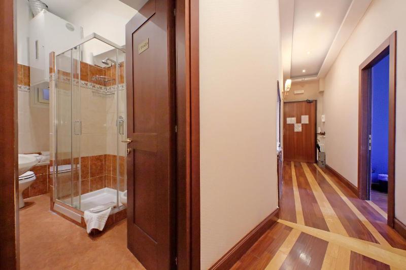 Double Room with Private External Bathroom image 2