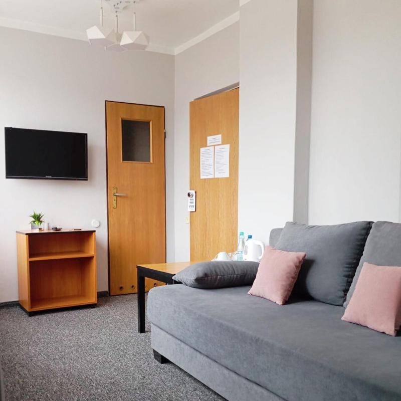 Small Double Room with Small Bathroom (Parking view) image 4