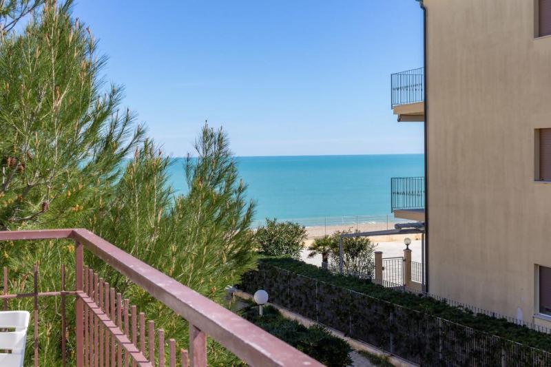 L01 - Trilocale fronte mare con spiaggia privata - image 37