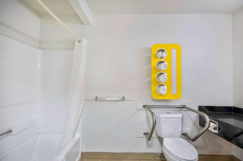 Quadruple Room - Disability Access - Non-Smoking image 4