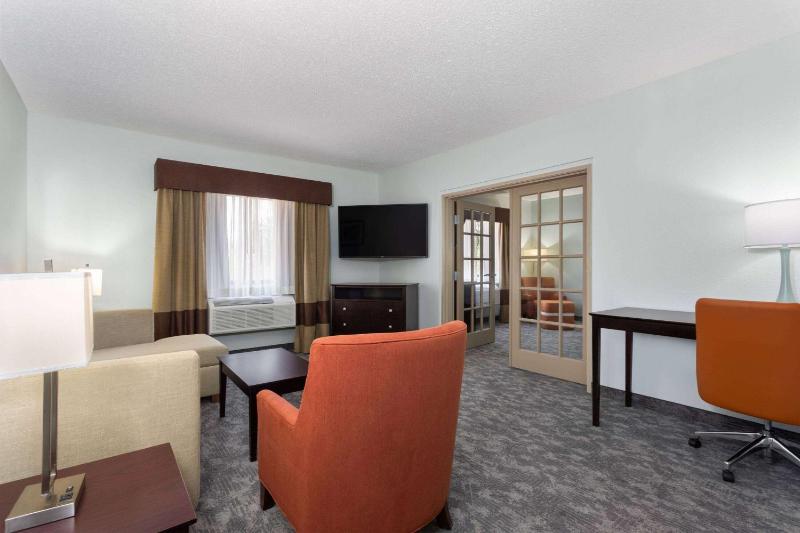 King Suite image 2