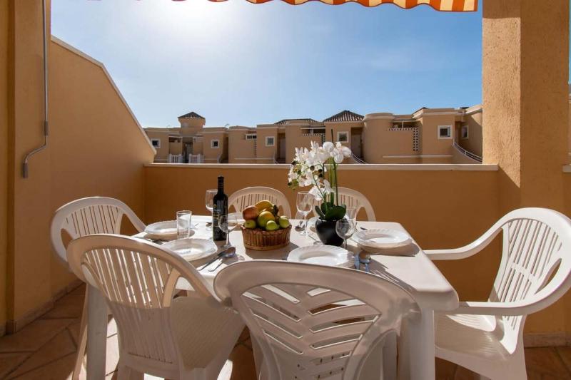 Benimar 13 - Two Bed overlooking the pool - image 13