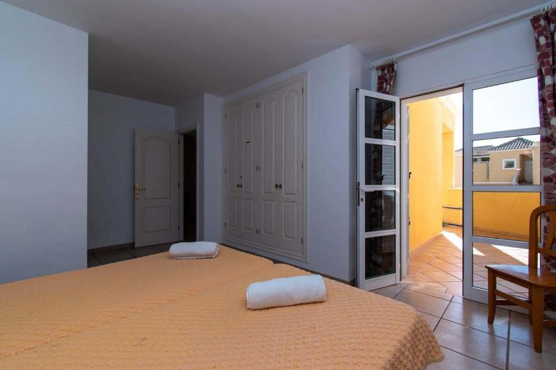 Benimar 13 - Two Bed overlooking the pool - image 19