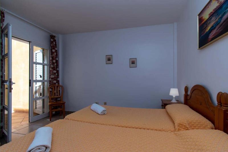 Benimar 13 - Two Bed overlooking the pool - image 14