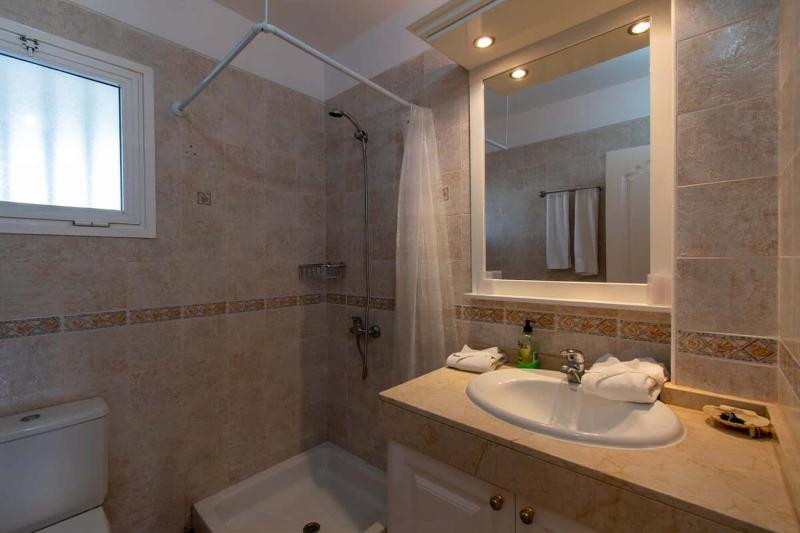 Benimar 13 - Two Bed overlooking the pool - image 11