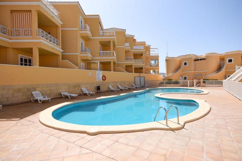Benimar 13 - Two Bed overlooking the pool - image 8