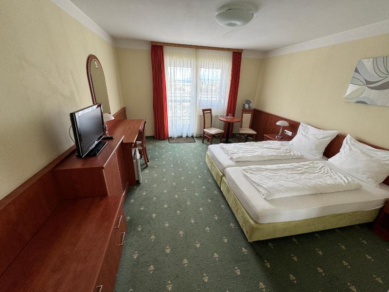 Double Room image 4