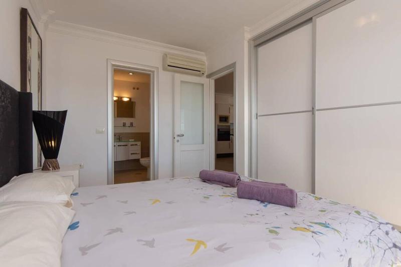 Bahia la Caleta 1 - Two Bed - image 4