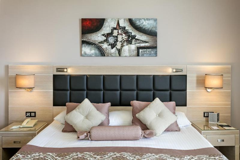 Junior Suite (2 Adults) image 3