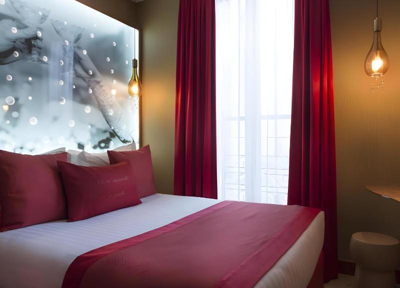 Deluxe Triple Room image 2