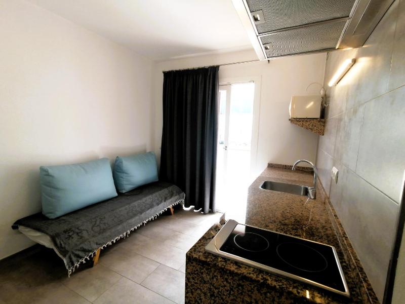 Studio Apartment image 3
