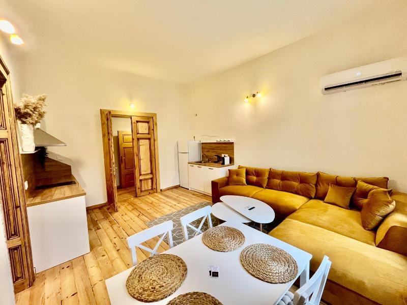SKYLER VINTAGE APARTMENTS - image 1